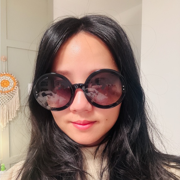 Round Bottega Veneta Sunglasses (in great condition) - Picture 4 of 4